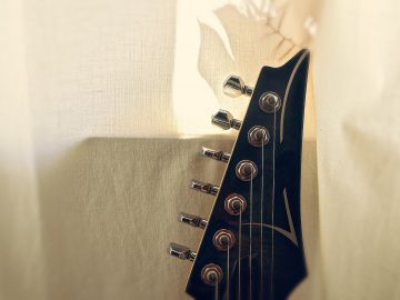 guitar-2625847_1920